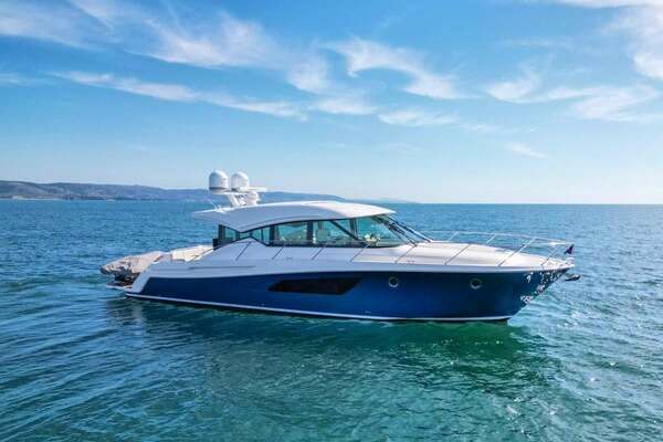 53-ft-TIARA-2022-C53 Coupe-SUSTINA-Newport Beach California yacht for sale