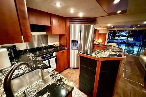 Sunseeker Manhattan 70 Yacht For Sale