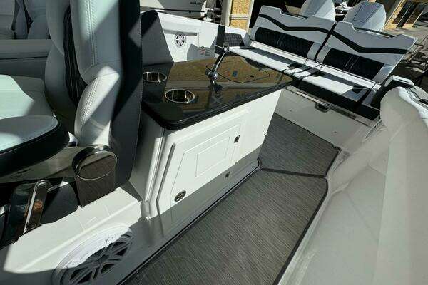 Monterey 30 ELITE Yacht For Sale