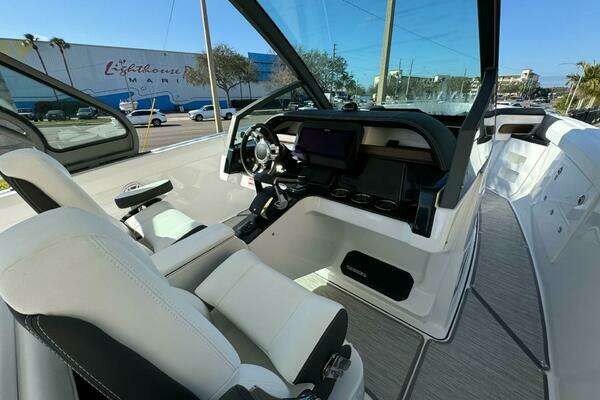 Monterey 30 ELITE Yacht For Sale