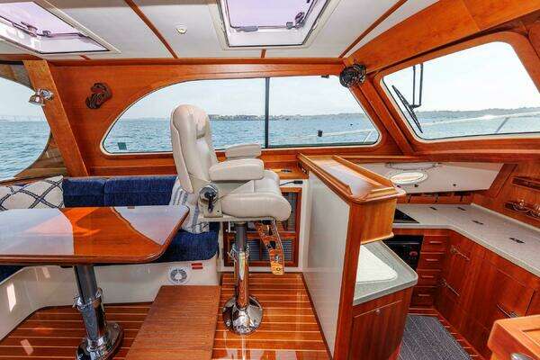 Hinckley Talaria 44 MY Yacht For Sale