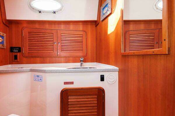 Hinckley Talaria 44 MY Yacht For Sale