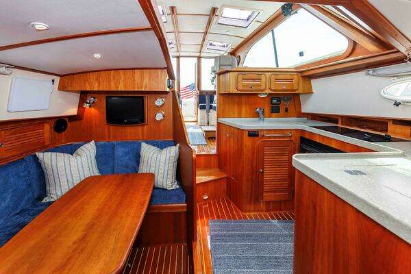 Hinckley Talaria 44 MY Yacht For Sale