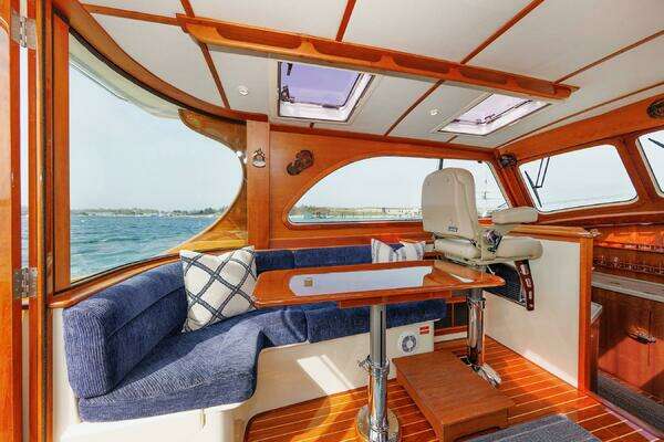Hinckley Talaria 44 MY Yacht For Sale