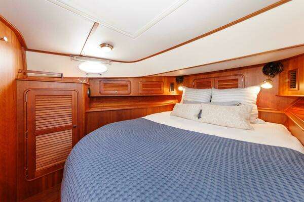 Hinckley Talaria 44 MY Yacht For Sale