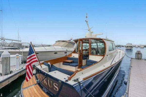 Hinckley Talaria 44 MY Yacht For Sale