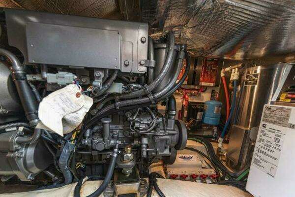 Hinckley Talaria 44 MY Yacht For Sale