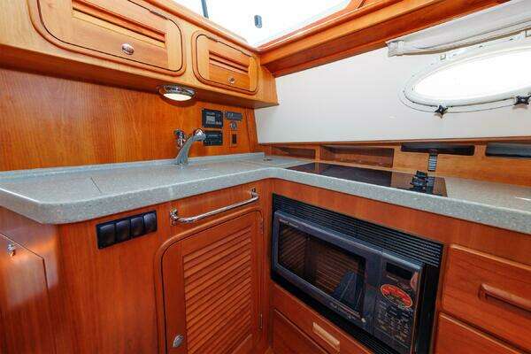 Hinckley Talaria 44 MY Yacht For Sale
