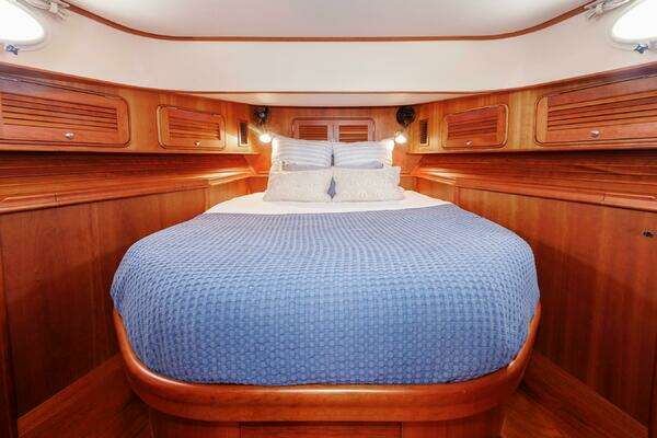 Hinckley Talaria 44 MY Yacht For Sale