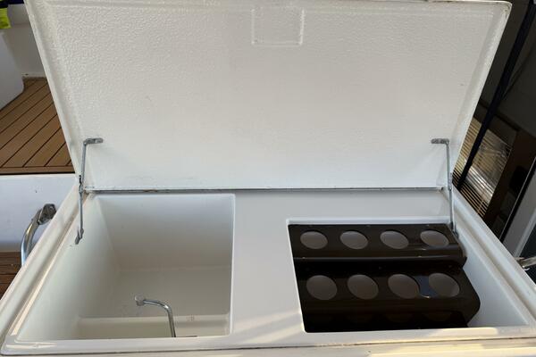 Escape 40ft Hatteras Yacht For Sale