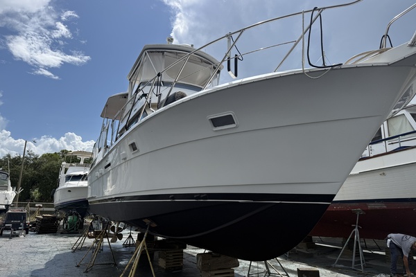 Escape 40ft Hatteras Yacht For Sale