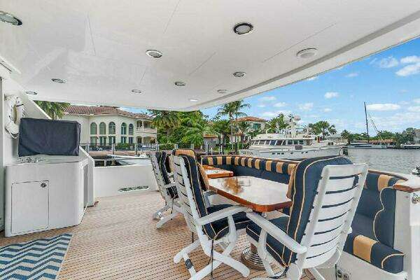 Photo of the 2006 Paragon Cockpit "SEAS TO SEE"