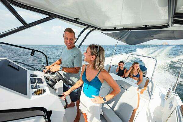 Photo of the 2026 Beneteau Flyer 8 SUNdeck