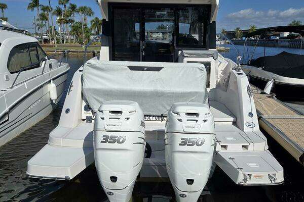 Photo of the 2020 Four Winns V355 Coupe OB "LIVE IT UP"