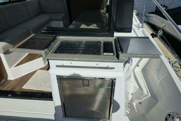 Photo of the 2020 Four Winns V355 Coupe OB "LIVE IT UP"