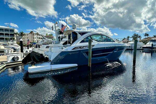 2020 Cruisers Yachts 50