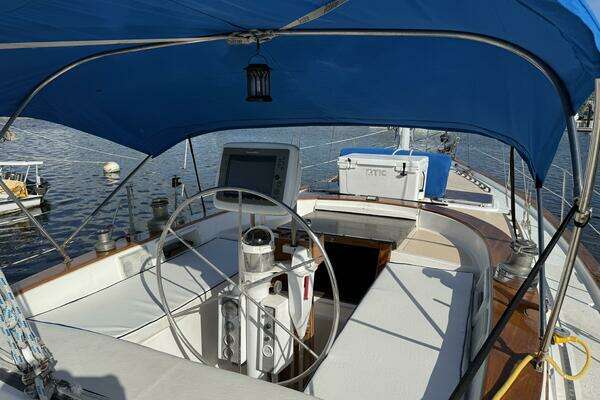 Photo of the 1985 Endeavour 42