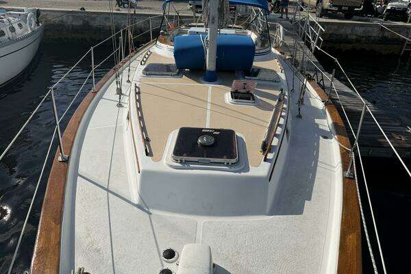 Photo of the 1985 Endeavour 42