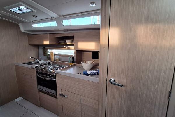 37ft Beneteau Yacht For Sale