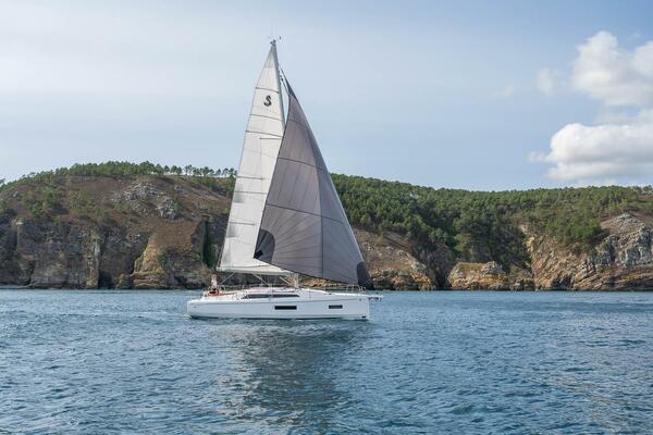37ft Beneteau Yacht For Sale