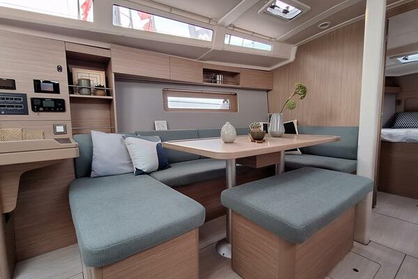 37ft Beneteau Yacht For Sale