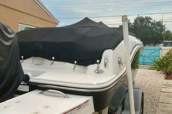 Photo of the 2022 Bayliner DX2000