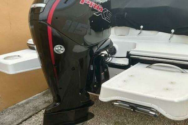 Photo of the 2022 Bayliner DX2000