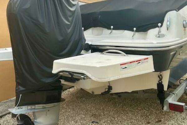 Photo of the 2022 Bayliner DX2000