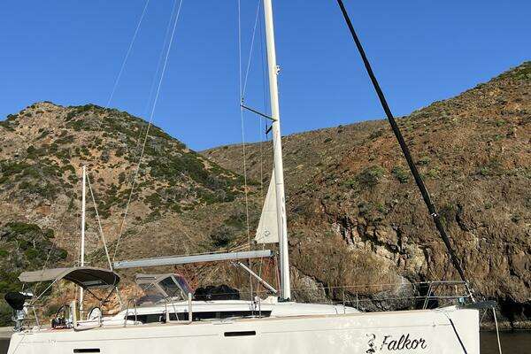 Photo of the 2013 Jeanneau 379 "Falkor"