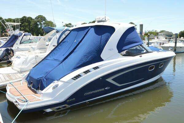 Photo of the 2013 Chaparral 327 SSX "Couples Thearpy"