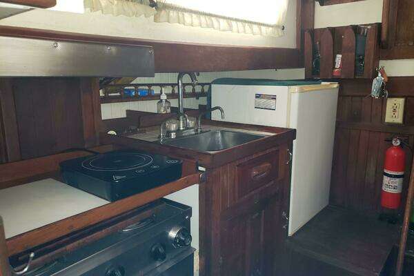 Photo of the 1977 Hardin Sea Wolf Masthead Ketch