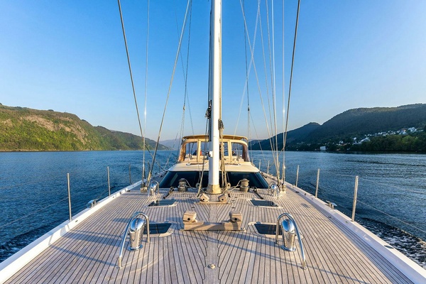 CHAMPAGNE HIPPY 85ft Oyster Yachts Yacht For Sale