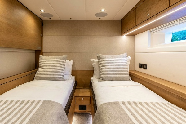 CHAMPAGNE HIPPY 85ft Oyster Yachts Yacht For Sale