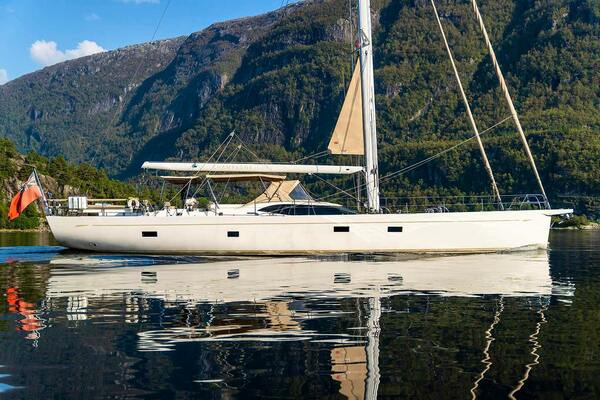 CHAMPAGNE HIPPY 85ft Oyster Yachts Yacht For Sale