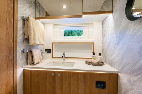 CHAMPAGNE HIPPY 85ft Oyster Yachts Yacht For Sale