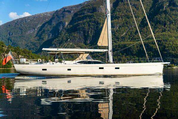 Oyster Yachts - Oyster 825