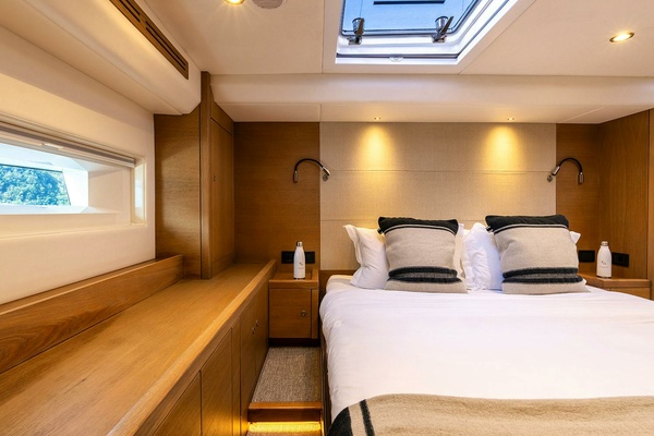 CHAMPAGNE HIPPY 85ft Oyster Yachts Yacht For Sale