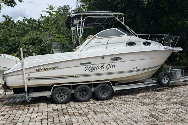 Photo of the 2001 Wellcraft 270 Coastal