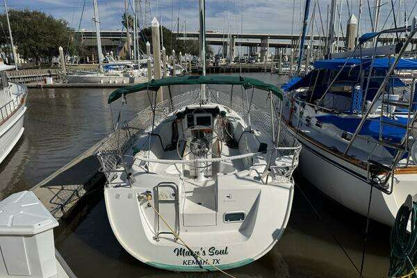 Photo of the 1996 Beneteau Oceanis 321 "Macy's Soul"