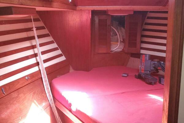 43ft Endeavour Yacht For Sale