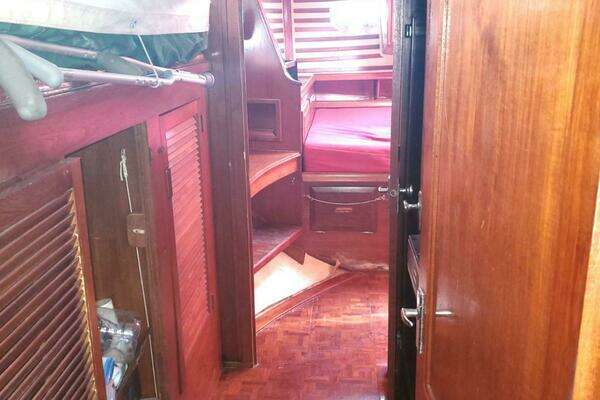 Photo of the 1982 Endeavour 43 CC "MANUIWA"