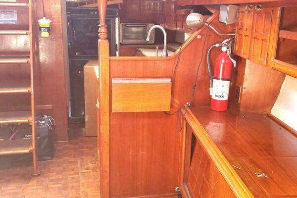 Photo of the 1982 Endeavour 43 CC "MANUIWA"