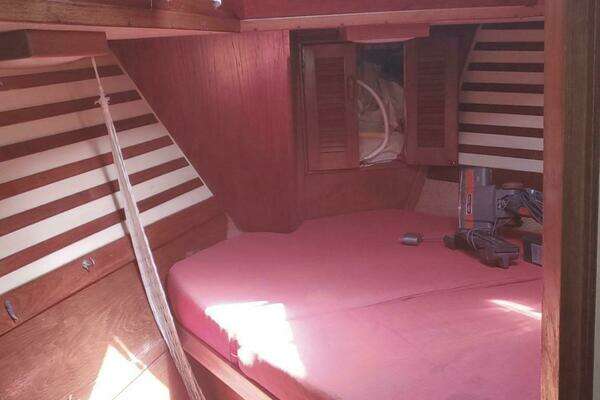 Photo of the 1982 Endeavour 43 CC "MANUIWA"