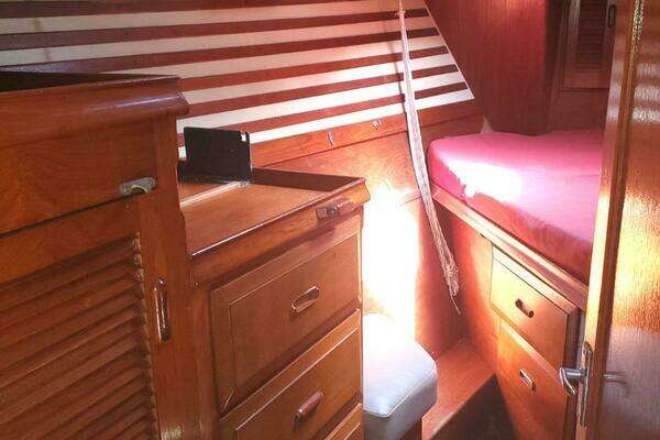 Photo of the 1982 Endeavour 43 CC "MANUIWA"