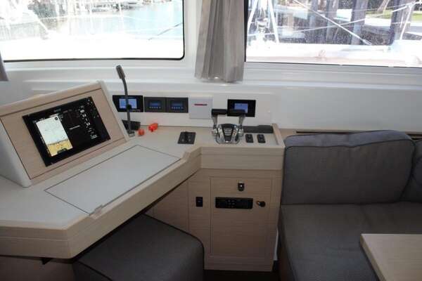Lagoon Lagoon 46 Yacht For Sale
