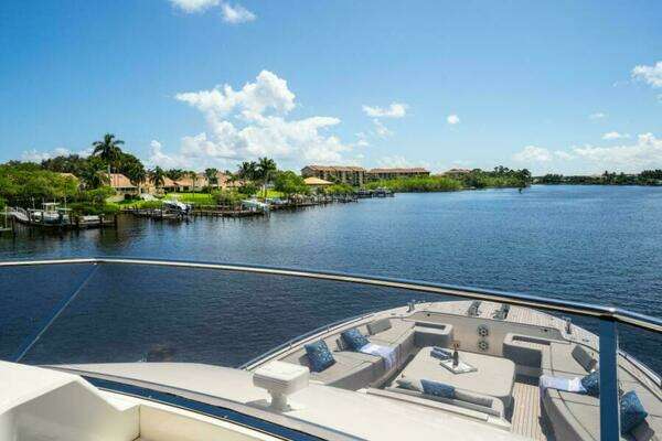 2015 Monte Carlo Yachts 86