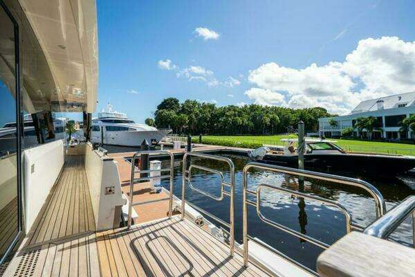 2015 Monte Carlo Yachts 86