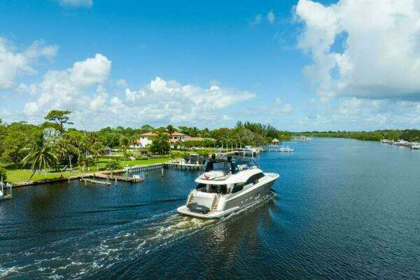 2015 Monte Carlo Yachts 86