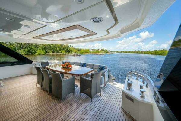 2015 Monte Carlo Yachts 86