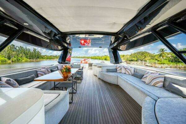 2015 Monte Carlo Yachts 86